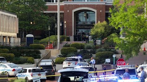 Acusan de asesinato a estudiante de la Universidad de Carolina del Norte por el tiroteo en el que murió un profesor